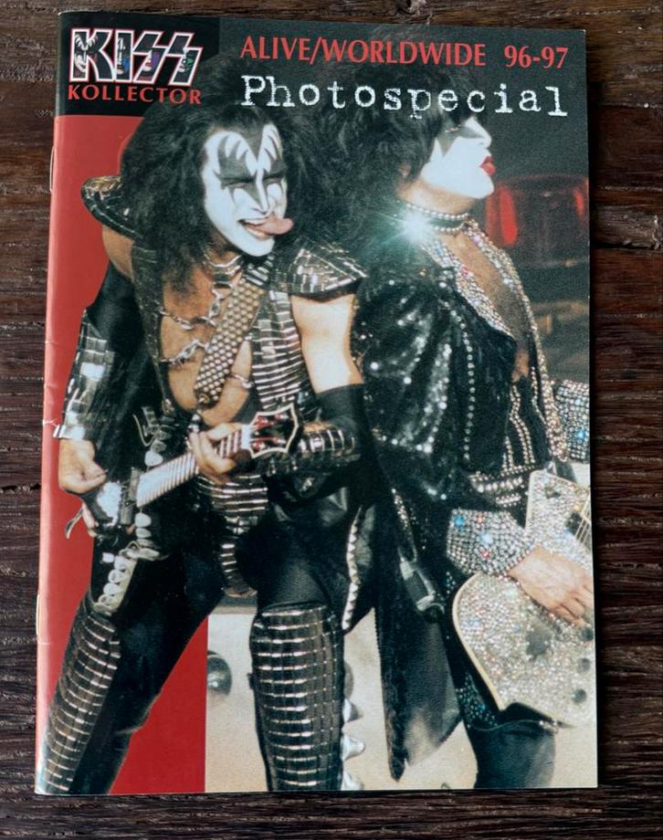 Alive/Worldwide 22 blz Photospecial Kiss Kollector no cd lp, Verzamelen, Muziek, Artiesten en Beroemdheden, Zo goed als nieuw