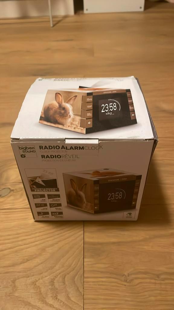 Wekkerradio met tijdprojectie met schattige konijntjes, Witgoed en Apparatuur, Wekkers, Zo goed als nieuw, Ophalen