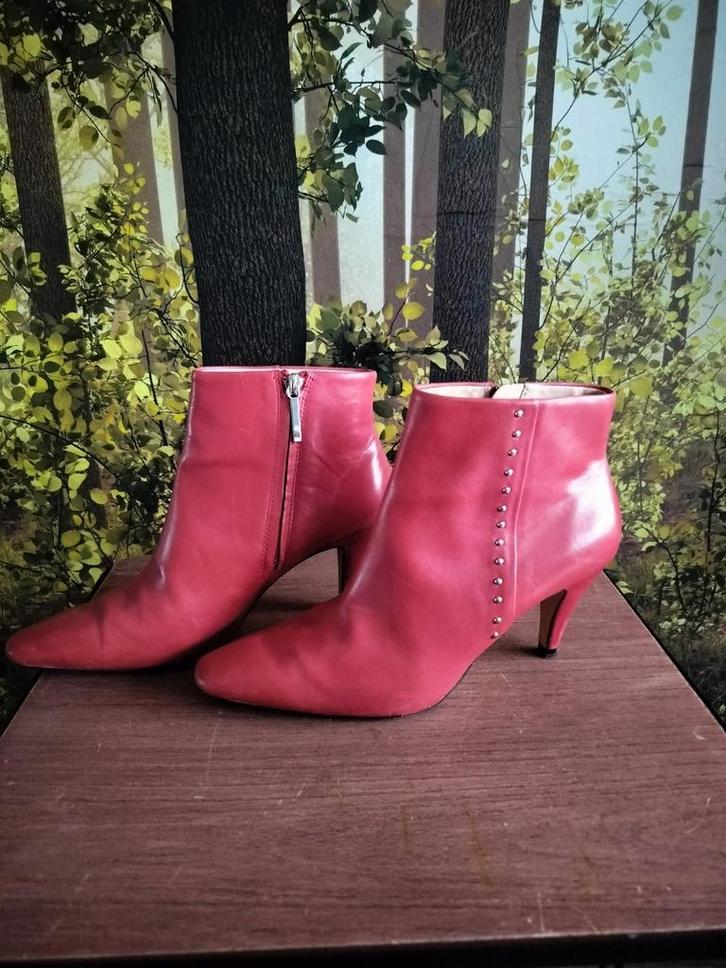 Rode enkellaarsjes van Zara. Maat 38, Kleding | Dames, Schoenen, Zo goed als nieuw, Rood, Ophalen of Verzenden