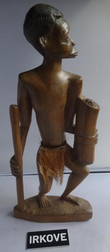 KRIJGER * HOUTEN BEELD * Afrika? *  beschikbaar voor biedingen
