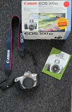 Analoog Canon EOS 300 body + zwart/wit filmrolletje, Audio, Tv en Foto, Fotocamera's Analoog, Ophalen of Verzenden, Gebruikt, Spiegelreflex