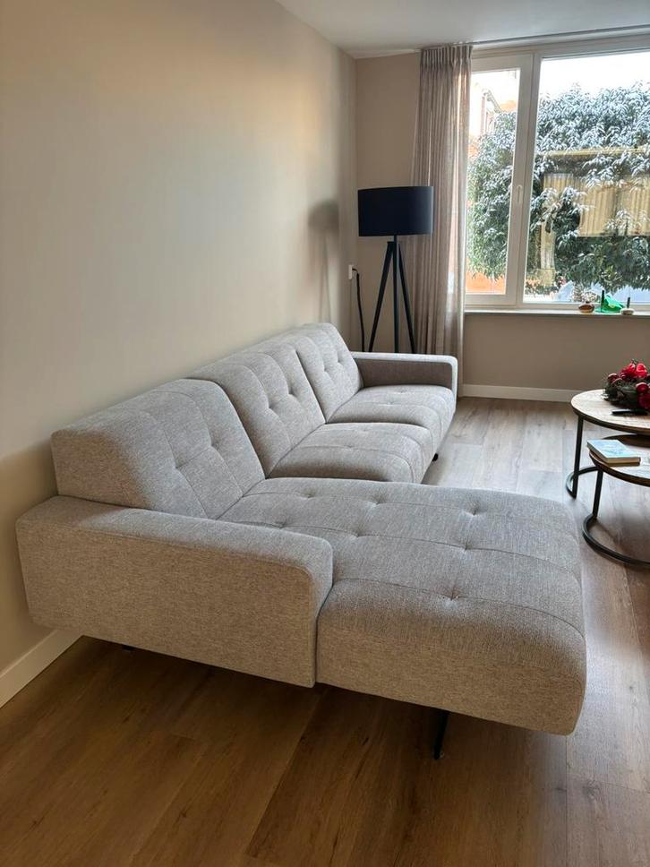 Lichtgrijze bank, goed onderhouden., Huis en Inrichting, Banken | Sofa's en Chaises Longues, Zo goed als nieuw, Driepersoons, 75 tot 100 cm