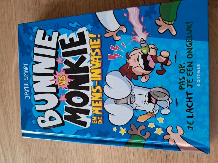 Jamie Smart - Bunnie vs Monkie en de mens-invasie!, Boeken, Kinderboeken | Jeugd | onder 10 jaar, Zo goed als nieuw, Fictie algemeen