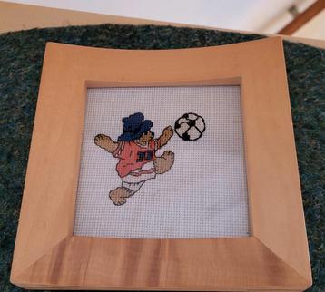 Beertje Paddington in oranje shirtje. Geborduurd 14 cm. beschikbaar voor biedingen