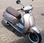 Scooter Nimoto 50 champagne.Gereserveerd., Fietsen en Brommers, Overige merken, Ophalen of Verzenden, Zo goed als nieuw, Benzine