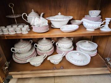  95 Delen van het Johnson brothers summer chintz servies  beschikbaar voor biedingen