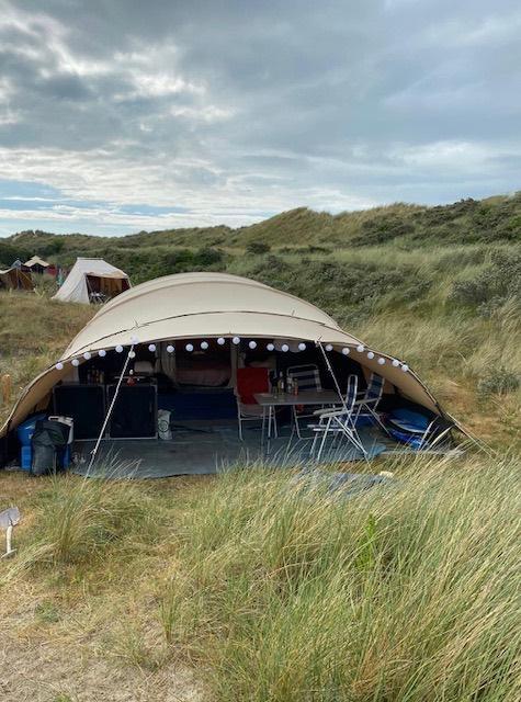 Ruime 4 persoonstent op Stortemelk Vlieland, Caravans en Kamperen, Tenten, tot en met 4, Gebruikt, Ophalen