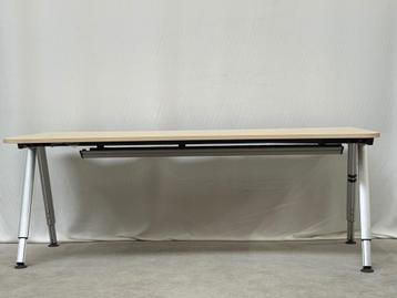 Bureau curve  esdoorn fineer beschikbaar voor biedingen