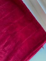 Vintage, 2 grote bordeaux rode kussenhoezen van fluweel, Ophalen of Verzenden, Zo goed als nieuw, Rood, Vierkant