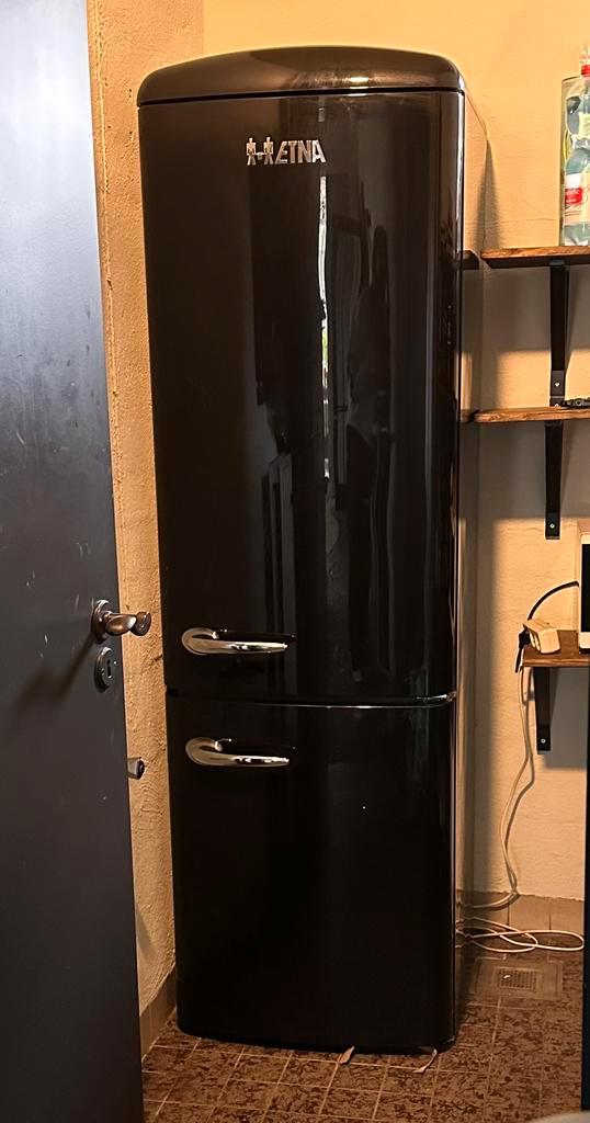 Retro zwarte koelvriescombinatie, Witgoed en Apparatuur, Koelkasten en IJskasten, Zo goed als nieuw, Met vriesvak, 150 tot 200 liter