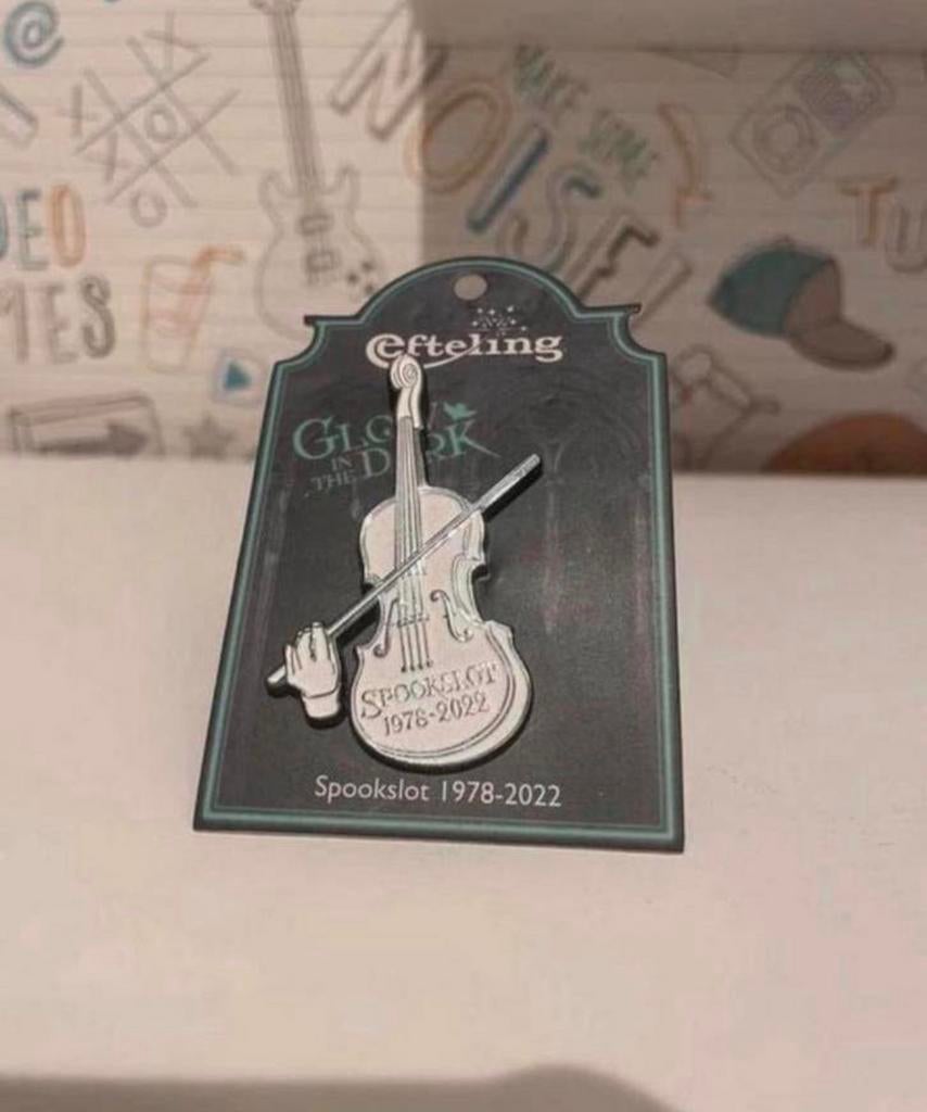Spookslot viool pin te koop 2022, Verzamelen, Efteling, Zo goed als nieuw, Button of Speldje, Ophalen of Verzenden