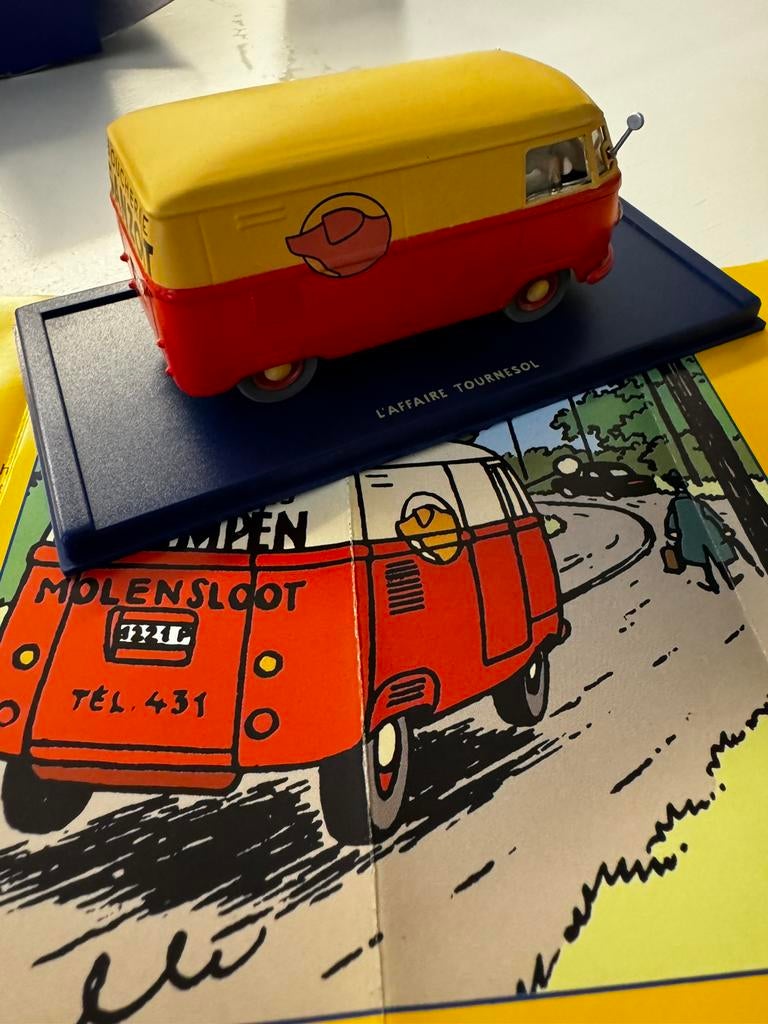 Kuifje auto 1:43 de VW volkswagen bus uit zaak zonnebloem, Verzamelen, Stripfiguren, Ophalen of Verzenden, Kuifje, Zo goed als nieuw