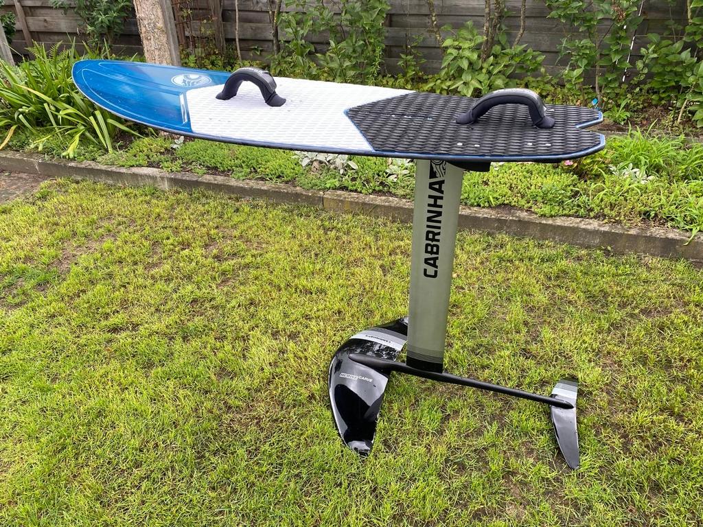 Cabrinha Hi:Rise Carve Kitefoil - Zo goed als nieuw, Watersport en Boten, Kitesurfen, Foil, Ophalen, Zo goed als nieuw, Overige typen
