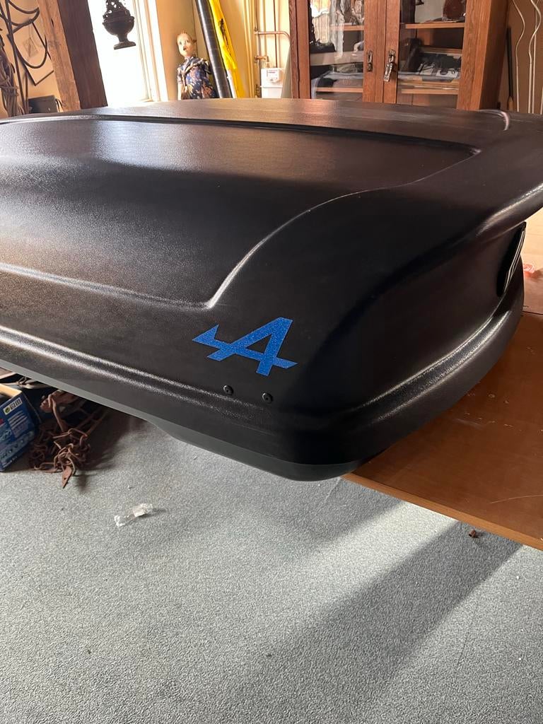 Dakkoffer met dragers 680 liter een keer twee weken gebruikt, Auto diversen, Dakkoffers, Ophalen of Verzenden, Zo goed als nieuw