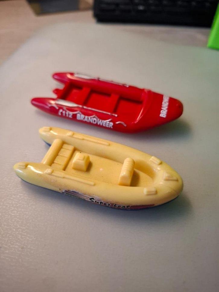 Onbekend - 2x Zodiac rubberboot, Hobby en Vrije tijd, Modelauto's | Overige schalen, Gebruikt, Overige typen, Ophalen of Verzenden