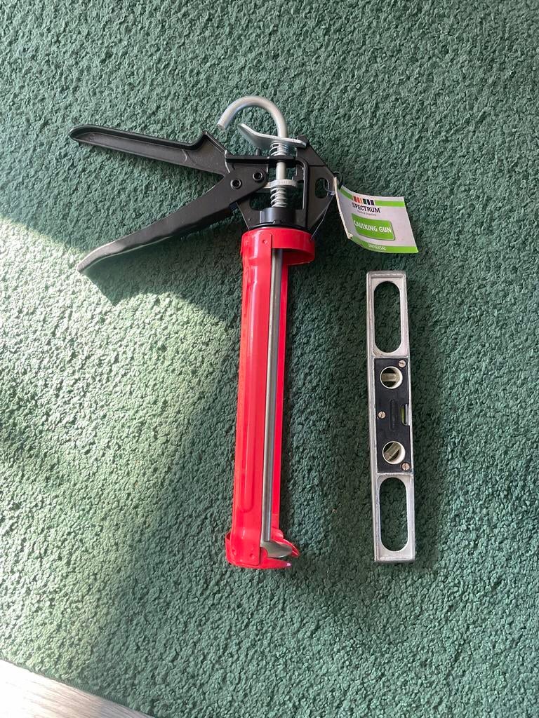 Nieuwe Kitspuit en een zo goed als nieuw Waterpasje [23 cm], Ophalen, Nieuw