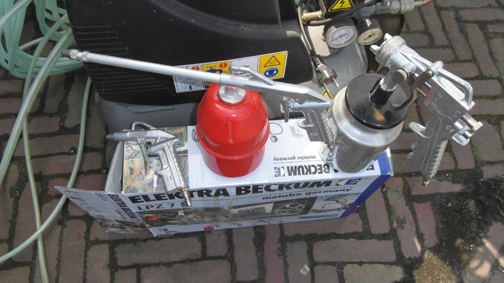 air pres  compressor olievriij met allerlij assoires, Ophalen, Gebruikt, 6 tot 10 bar, Minder dan 200 liter/min