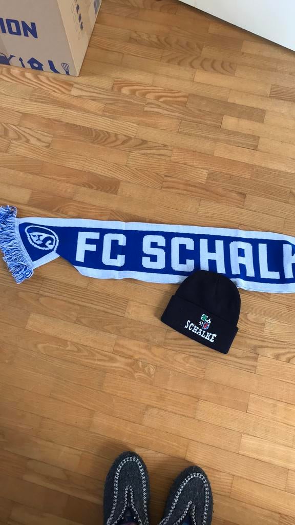 Schalke 04 sjaal en muts nieuw., Ophalen of Verzenden, Nieuw, Buitenlandse clubs, Vaantje of Sjaal