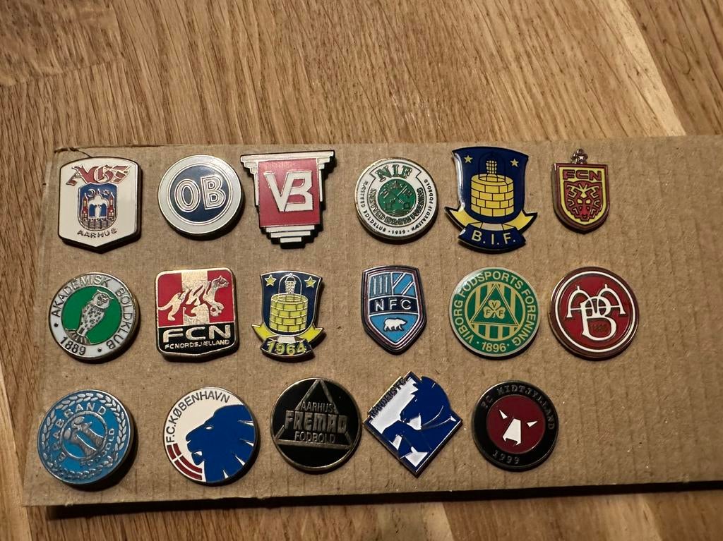 Voetbal speldjes Denemarken per stuo €5, Ophalen of Verzenden, Zo goed als nieuw, Overige materialen, Overige merken