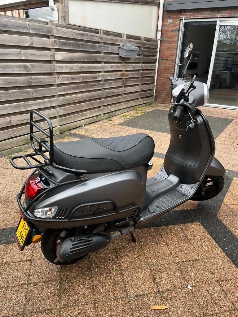 Santini capri 2023, Fietsen en Brommers, Scooters | Overige merken, Zo goed als nieuw, Maximaal 45 km/u, Benzine, Ophalen of Verzenden
