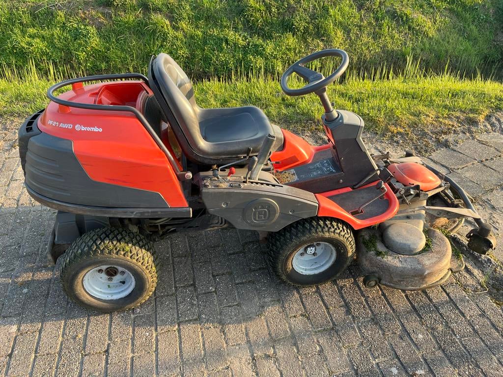 Husqvarna PF21AWD grasmaaier met 4 wielaandrijving, Tuin en Terras, Zitmaaiers, Ophalen, Gebruikt, Elektrische starter, 90 tot 120 cm