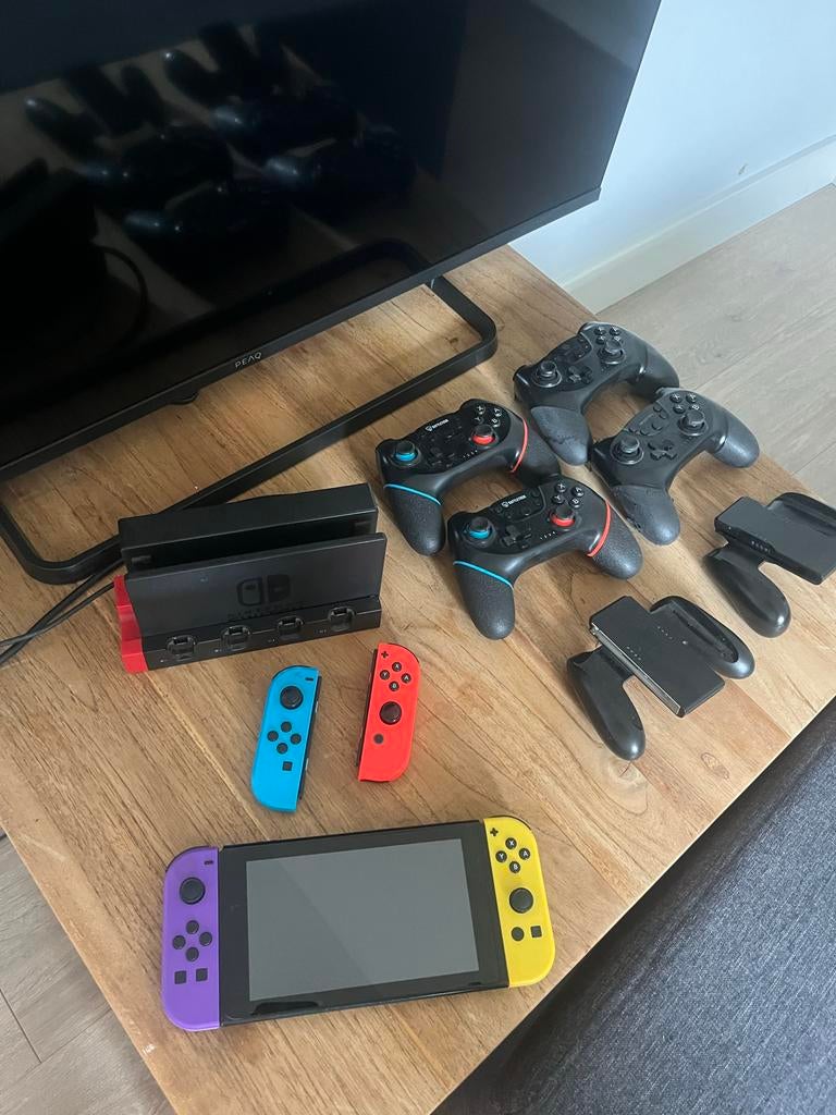 Nintendo Switch Bundel: Console, Controllers & 10 Spellen, Ophalen, Overige genres, Eén computer, Zo goed als nieuw
