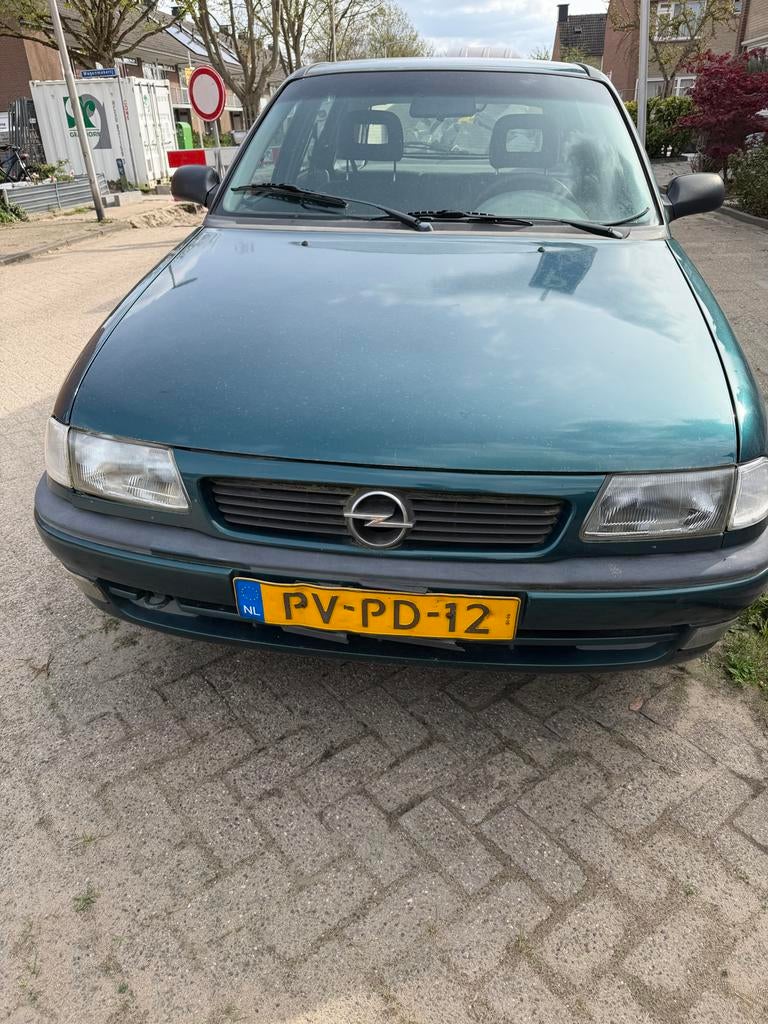 Opel Astra 1.6 I Tailgate 1996 Blauw, Auto's, Voorwielaandrijving, 4 cilinders, Blauw, Origineel Nederlands