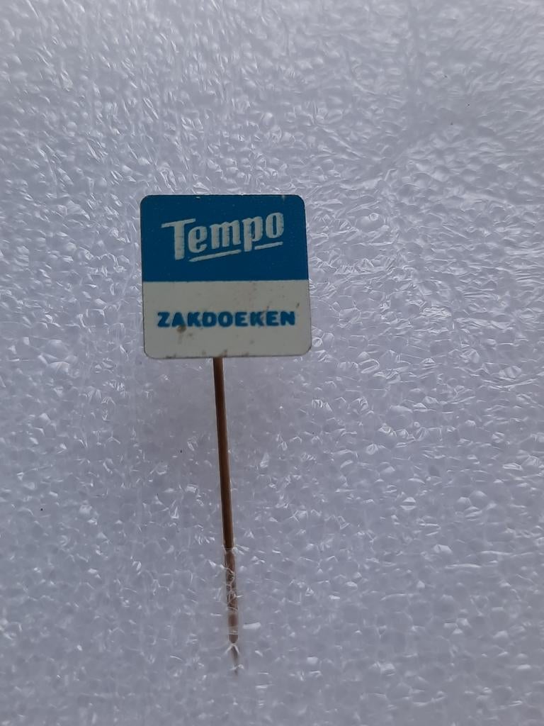 Speldje Tempo zakdoeken, Verzamelen, Speldjes, Pins en Buttons, Ophalen of Verzenden, Gebruikt, Merk, Speldje of Pin