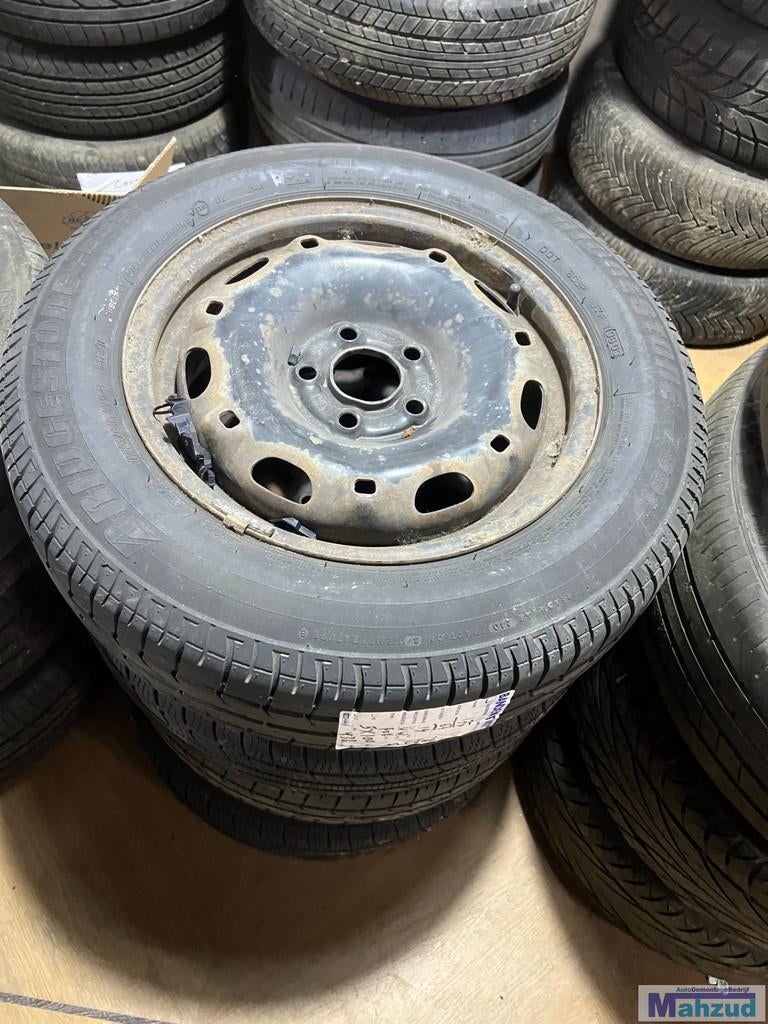 volkswagen fox velgen 5x100 57.1 14 inch, Auto-onderdelen, Banden en Velgen, Gebruikt, Volkswagen AG, Band(en), Berliner Ring 2
38440  Wolfsburg, DE