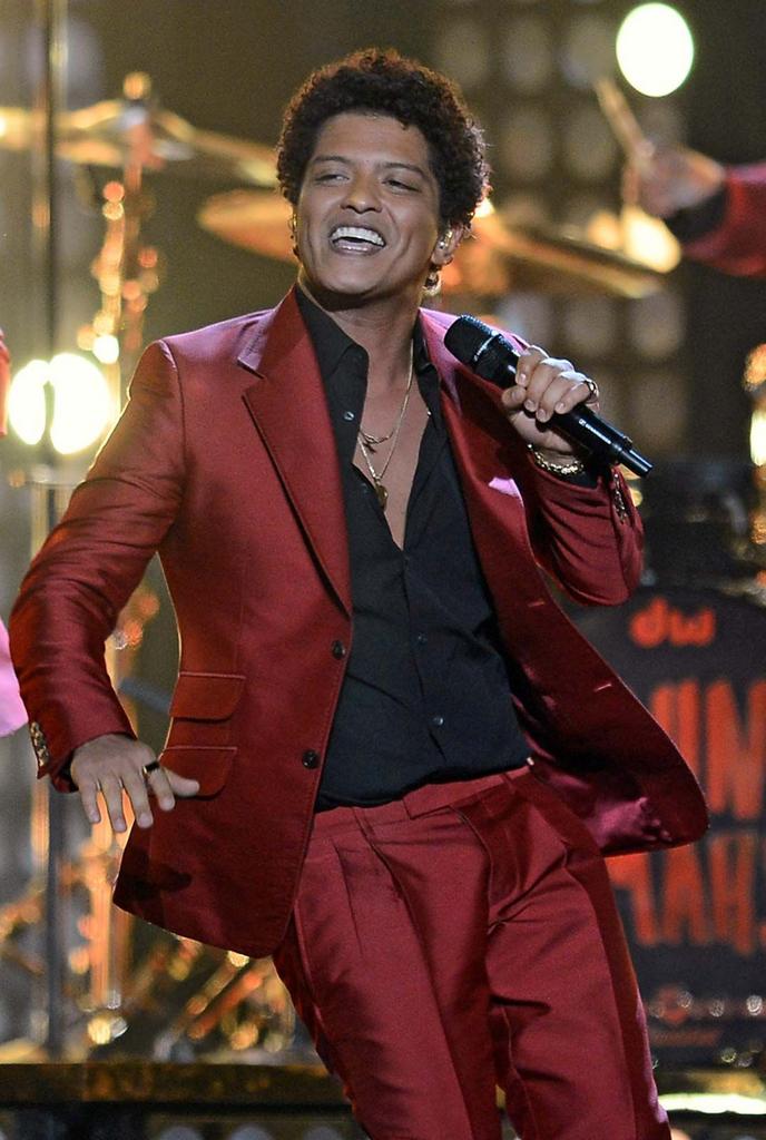 GEZOCHT! Bruno Mars 2 juli vak 127 rij 17 stoel 105, Tickets en Kaartjes, Eén persoon, Juli