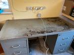 Oud ijzer bureau / werkbank, Ophalen