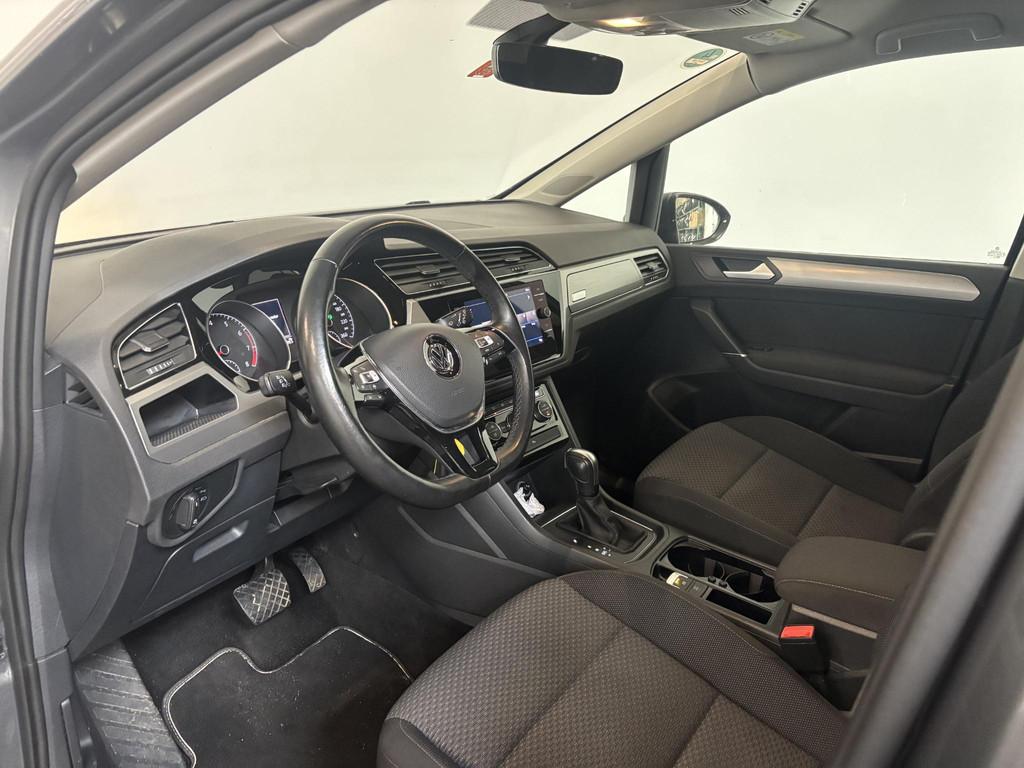 Volkswagen Touran 1.5 TSI 150pk DSG Comfortline 7p | Navigat, Stof, Zwart, 4 cilinders, 150 pk