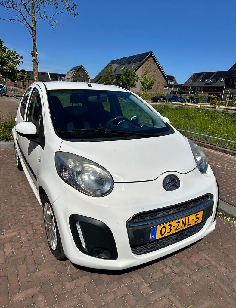 Citroën C1 1.0i 68PK 5D 2013 Wit, BIEDEN MAG!, Auto's, Voorwielaandrijving, 4 stoelen, C1, Origineel Nederlands