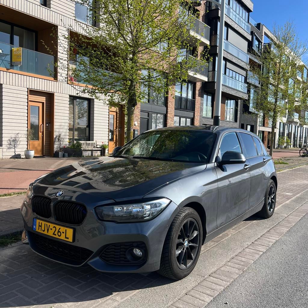 BMW 1-Serie 118i 175pk 2018 Grijs, 1-Serie, Achterwielaandrijving, 1280 kg, Zwart