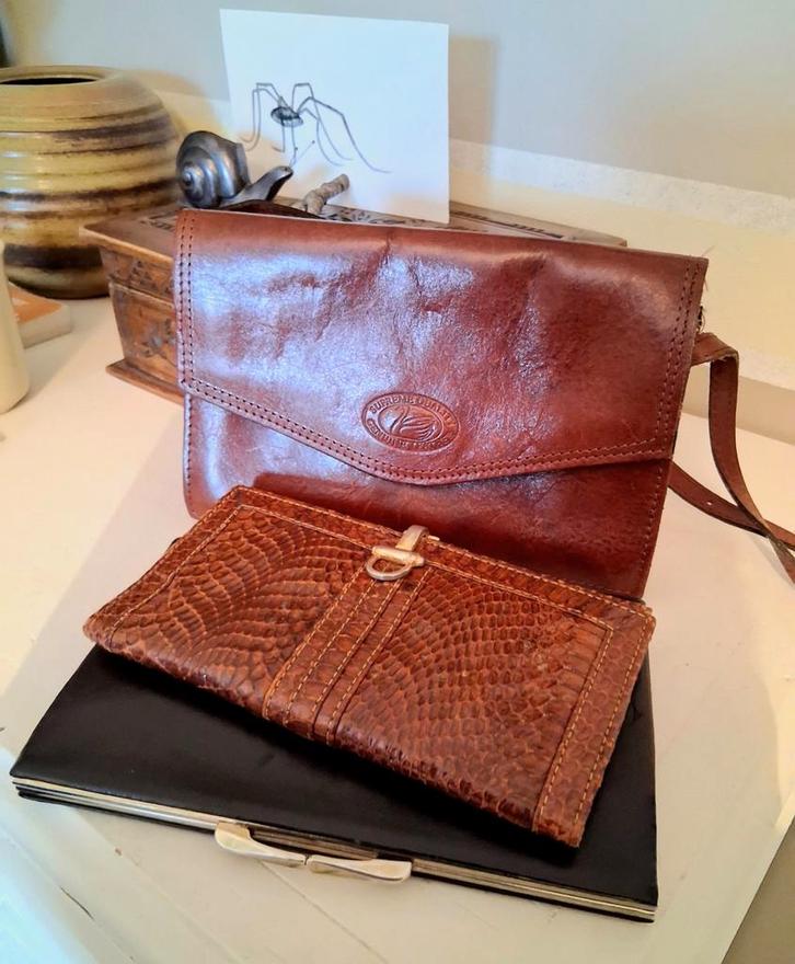 Leren vintage portemonnee.
Leer portefeuille
Tas

Zwart leer, Sieraden, Tassen en Uiterlijk, Portemonnees, Zo goed als nieuw, Leer