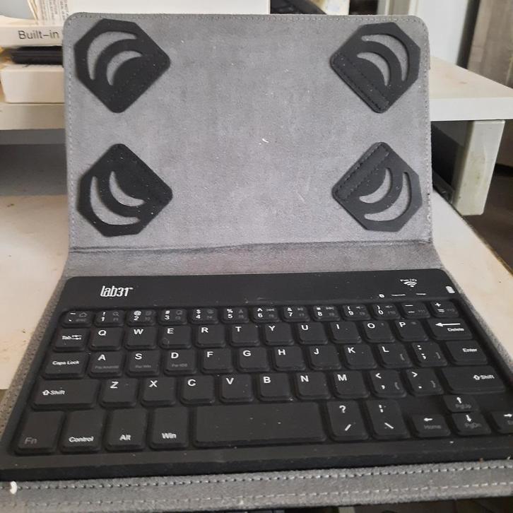 Lab31 Universele Bluetooth Tablet Toetsenbord Hoes 7/8 inch, Computers en Software, Tablet-hoezen, Zo goed als nieuw, Bescherming voor- en achterkant