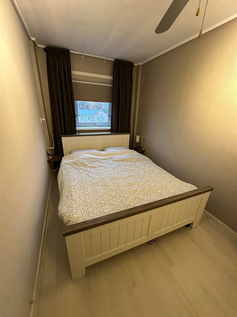 Landelijke bed 160x220, Huis en Inrichting, Slaapkamer | Bedden, Ophalen, Tweepersoons, Zo goed als nieuw, Crème