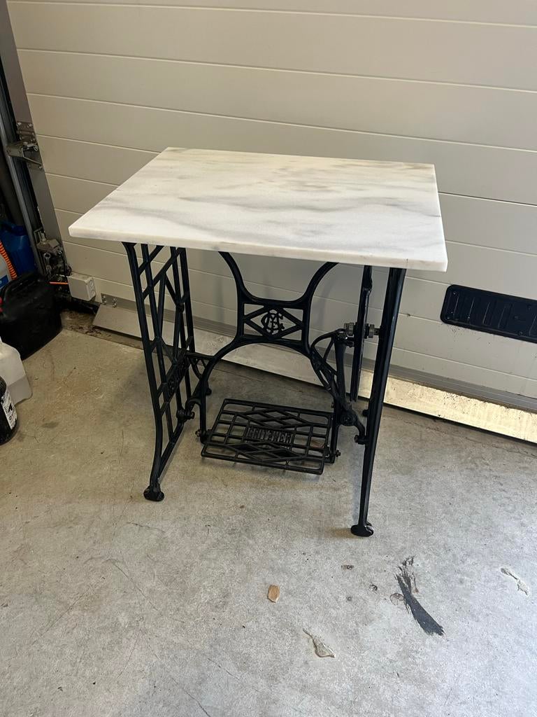 Antiek Gietijzeren Naaimachine Onderstel met Marmeren Blad, Ophalen of Verzenden