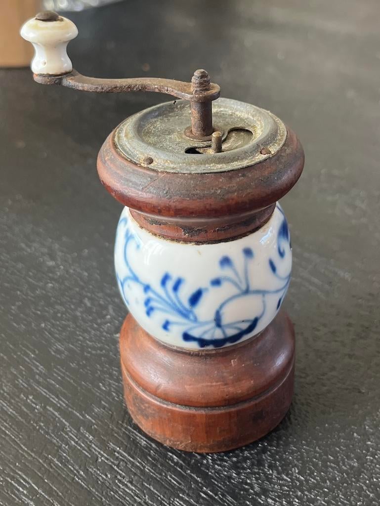 Antieke houten met Meissen porselein PEPERMOLEN, Verzenden
