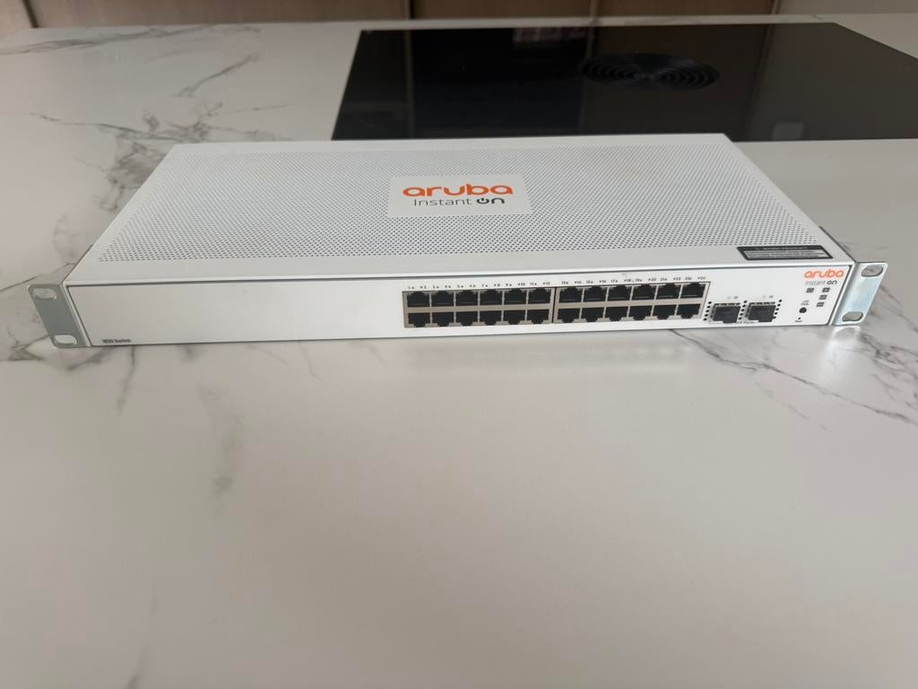 HP HPE Aruba 1830 switch, Computers en Software, Netwerk switches, Ophalen of Verzenden, Zo goed als nieuw
