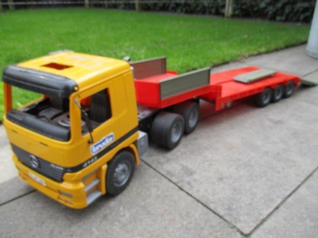 bruder mercedes met dieplader, Ophalen, Gebruikt