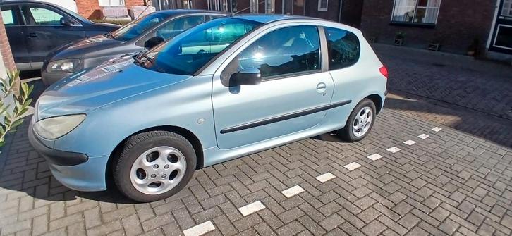 Peugeot 206 1.4 XT 3D AUT 2002 Grijs., Auto's, Peugeot, Particulier, Centrale vergrendeling, Elektrische ramen, Metallic lak, Mistlampen