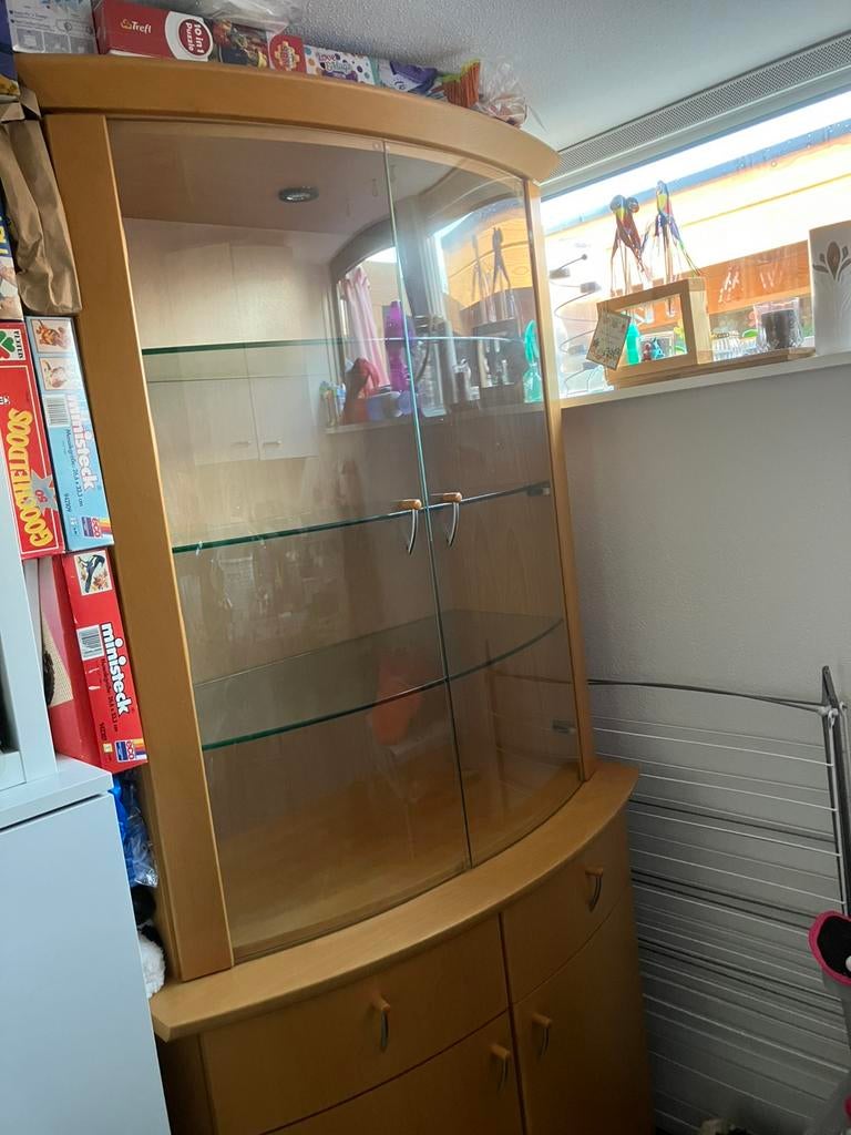 Mooie grote vitrinekast met opberg gedeelte, Ophalen, Gebruikt, Met deur(en), 200 cm of meer