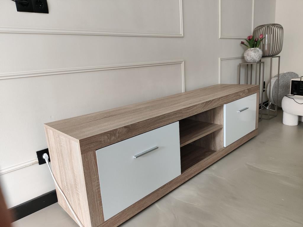 Jysk FAVRBO TV-meubel licht eiken met witte accenten, 150 tot 200 cm, Ophalen of Verzenden, Zo goed als nieuw, Minder dan 100 cm