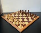 Houten schaakbord (43/43) en schaakstukken K8 en damstenen., Ophalen of Verzenden, Gebruikt