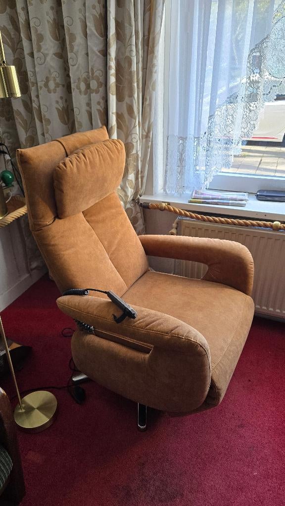 Te koop praktisch nagelnieuwe "sta op" stoel, Huis en Inrichting, Stoelen, Ophalen, Zo goed als nieuw, Eén, Leer