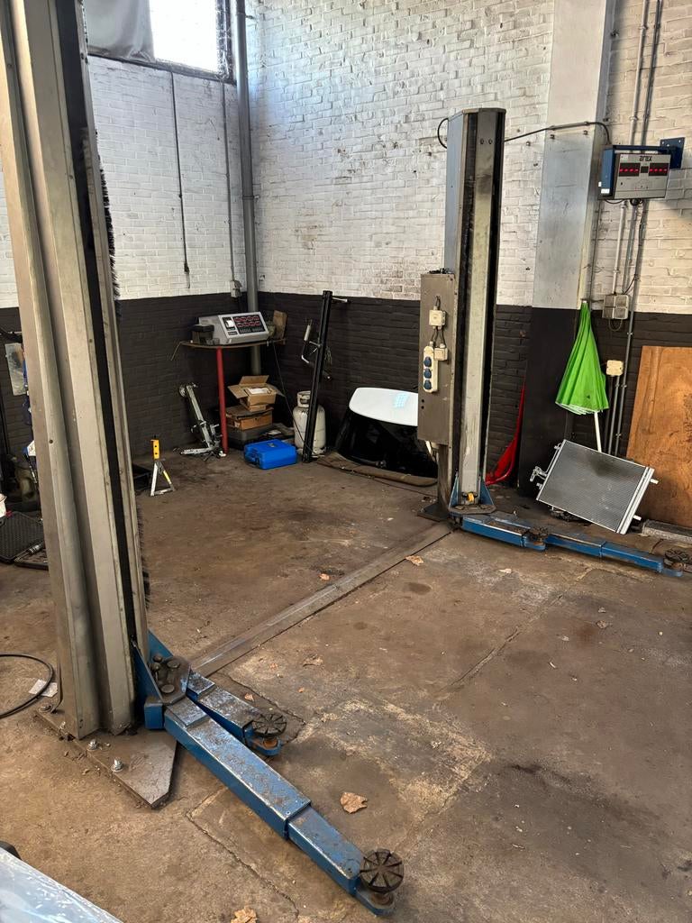 Zippo 2 koloms hefbrug 2500kg, Ophalen, Gebruikt