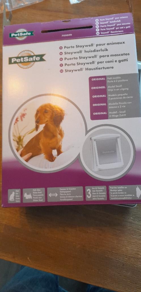 GRATIS eenvoudig kattenluik zonder tunnel, Dieren en Toebehoren, Katten-accessoires, Ophalen, Zo goed als nieuw