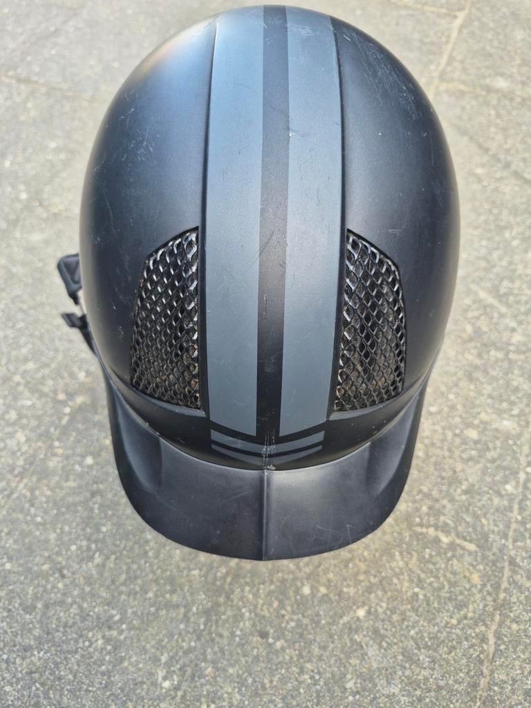 Paardrijhelm van het merk QHP, Ophalen, Dressuur, Cap
