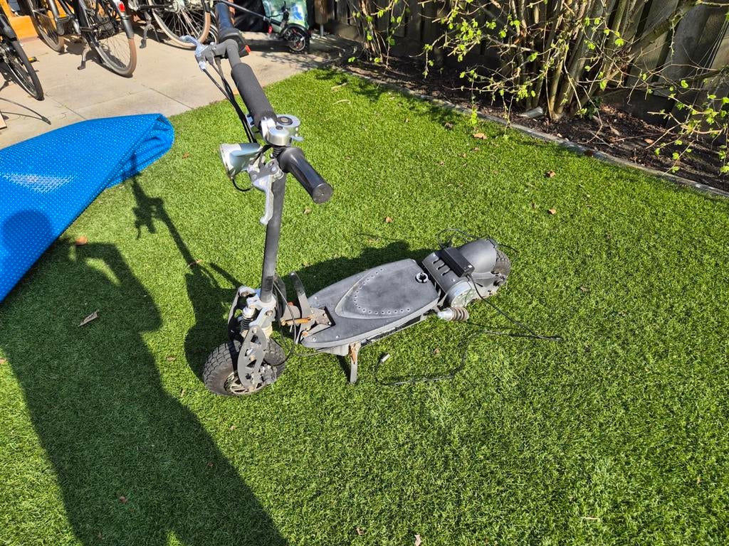 Elektrische step - nieuwe accu nodig, Fietsen en Brommers, Steps, Ophalen, Gebruikt, Elektrische step (E-scooter), Onbekend